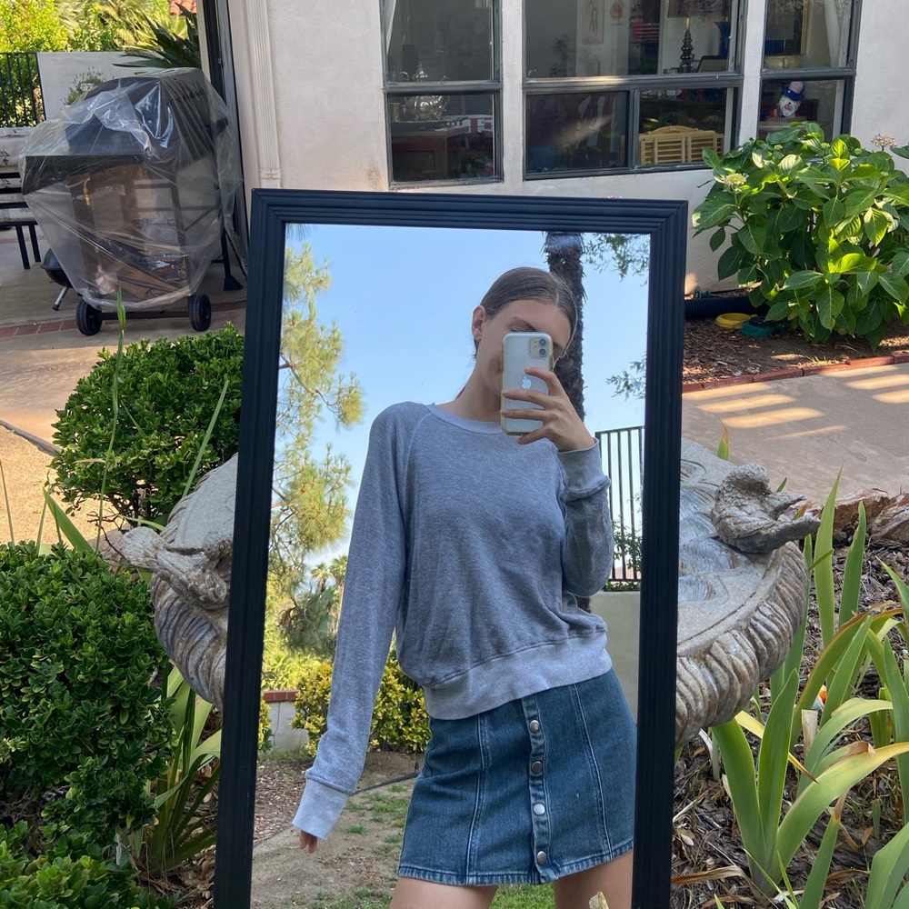 URBAN OUTFITTERS GRAY CREWNECK SIZE S